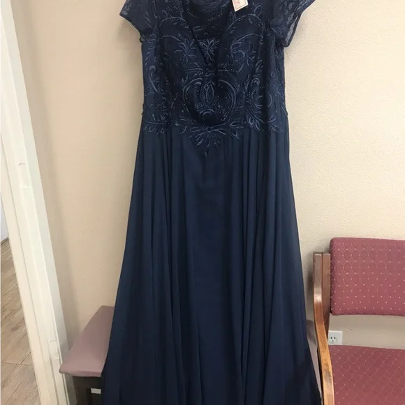 Dave & Johnny Midnight Blue Embellished Gown Navy Blue - Picture 6 of 6